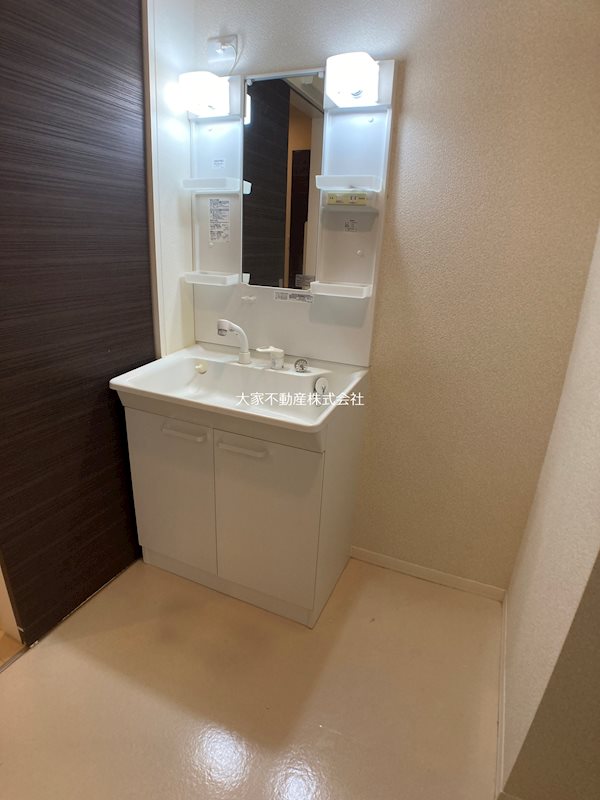 洗面設備　※別部屋写真の為イメージ。左右反転※