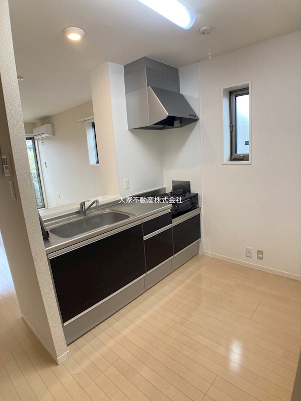 キッチン　※別部屋写真の為イメージ。左右反転※