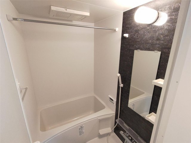 バス・シャワールーム　追い焚き・浴室乾燥機付きのお風呂です♪