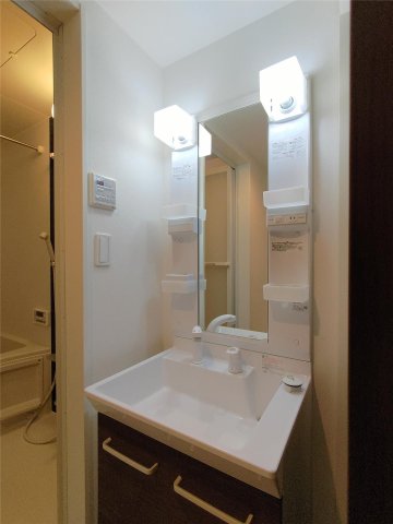 洗面設備　明るい洗面所です★