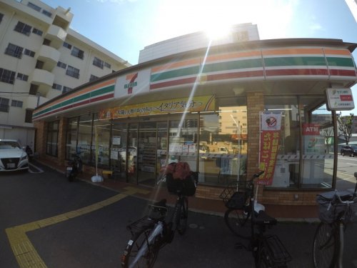 コンビニ　セブンイレブン 吹田南金田1丁目店（コンビニ）まで550m