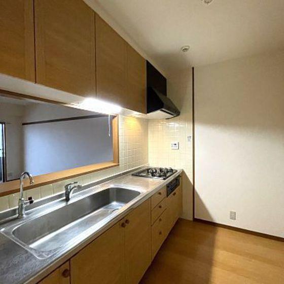 キッチン　※写真は別号室のものですので現状優先とさせていただきます