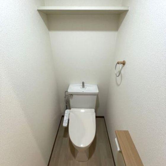 トイレ　※写真は別号室のものですので現状優先とさせていただきます