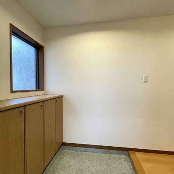 玄関　※写真は別号室のものですので現状優先とさせていただきます