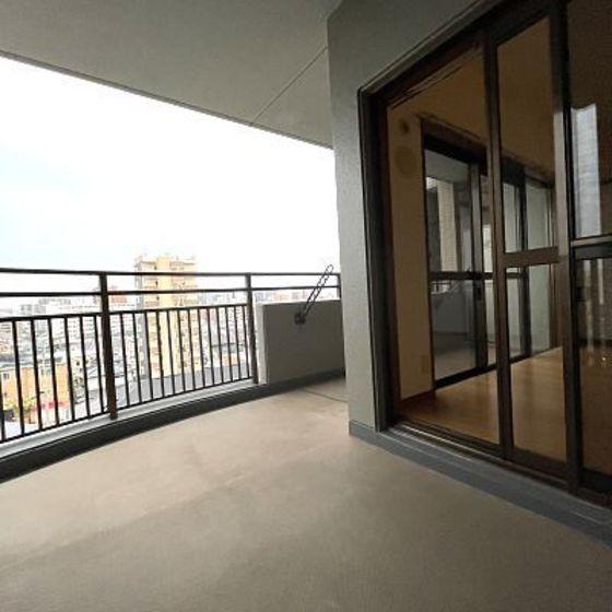 バルコニー　※写真は別号室のものですので現状優先とさせていただきます