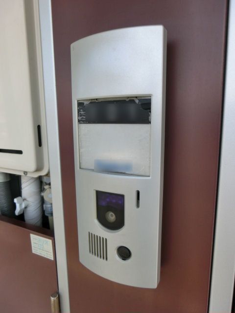 セキュリティ　来訪者の分かるインターホン付。