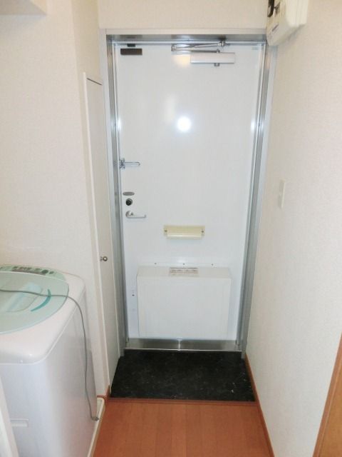 玄関　シューズＢＯＸ付の玄関。