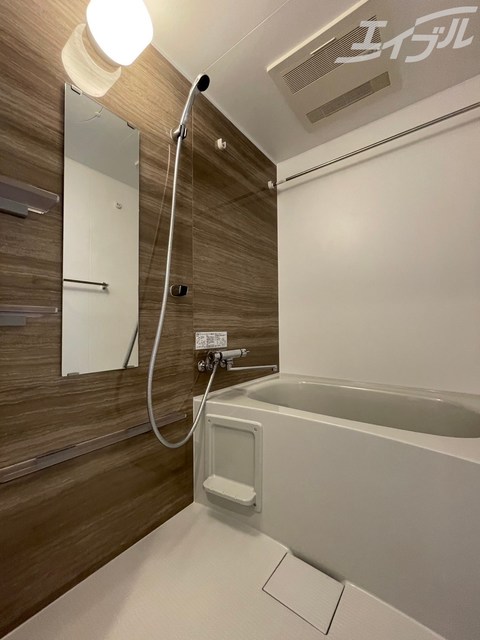 バス・シャワールーム　広めのお風呂になります！