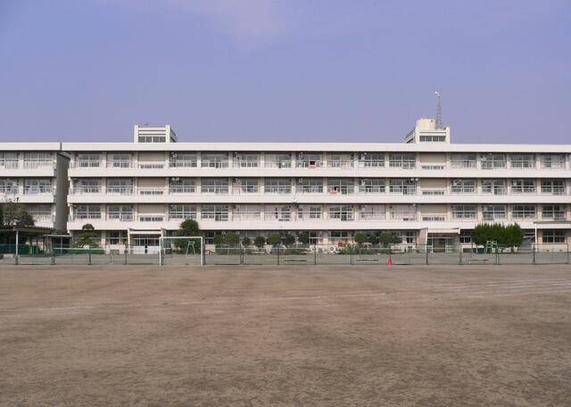 中学校　高崎市立新町中学校（中学校）まで1136m