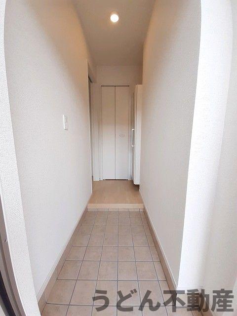 玄関　うどん県のお部屋探しはうどん不動産へ うどんちゃんとLINE