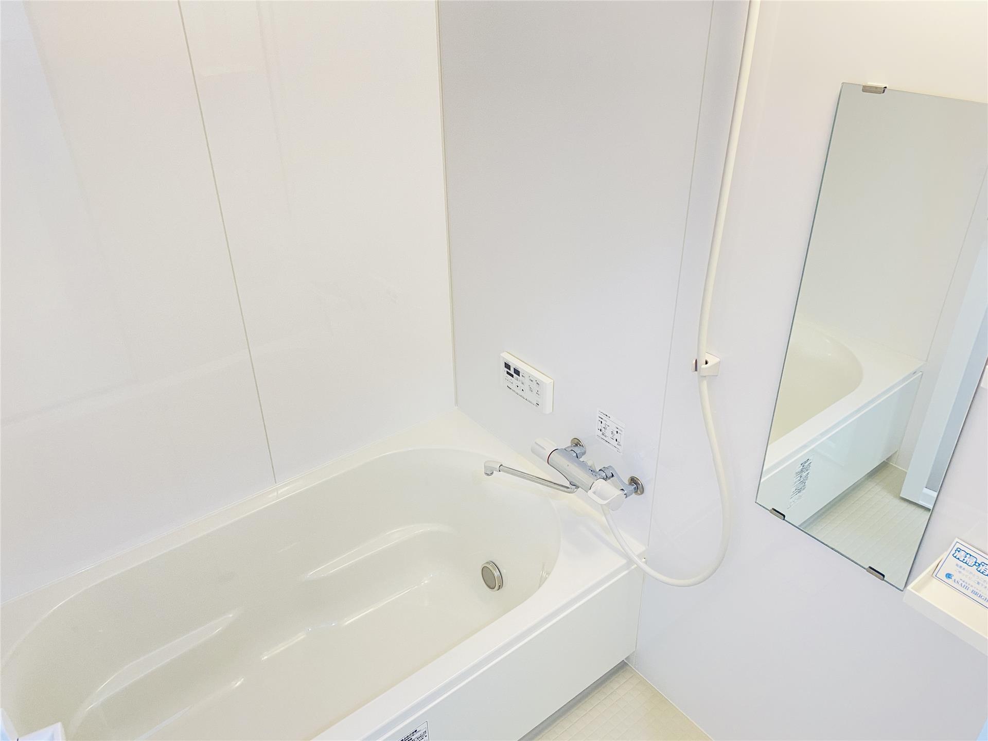 バス・シャワールーム　※同物件同タイプ別室の写真です