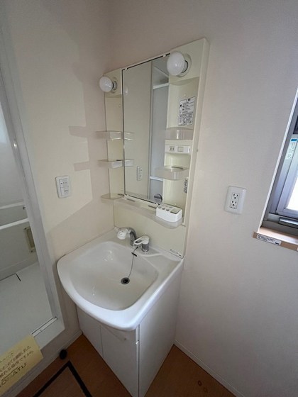 洗面設備　※他号室の写真です。