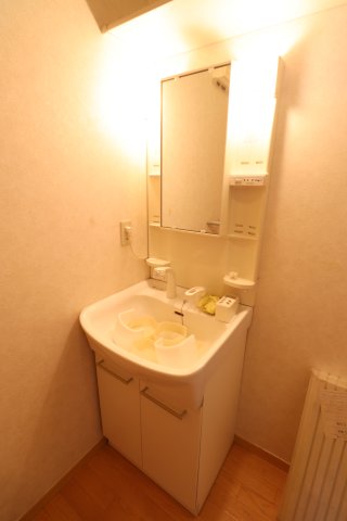 洗面設備　同物件、同間取り、別号室の写真です