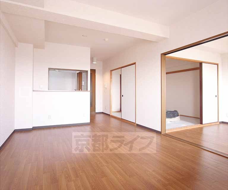 居室・リビング　広々としたリビングです！