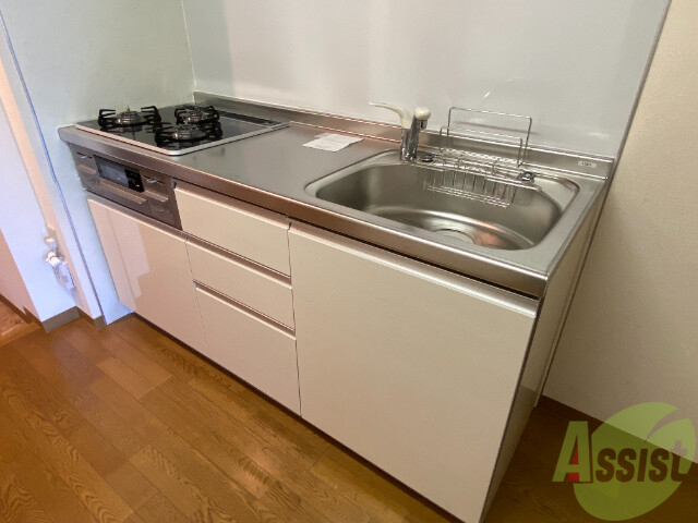 キッチン　システムキッチンで、すぐにお使い頂けます。