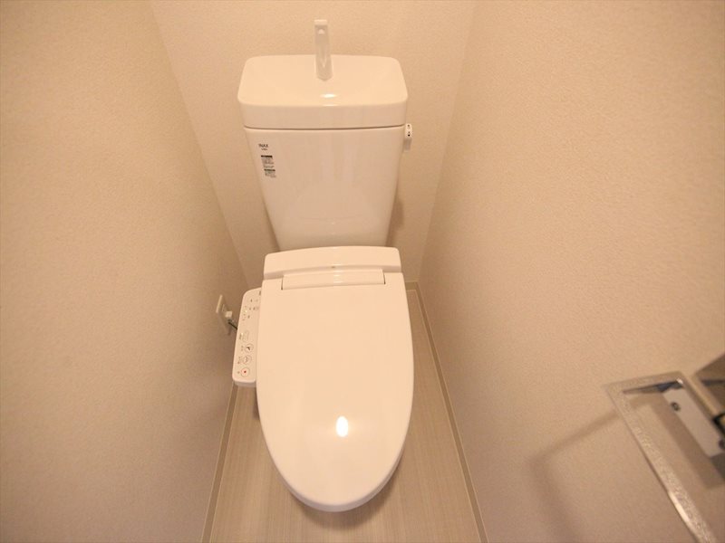トイレ　温水洗浄便座付トイレ