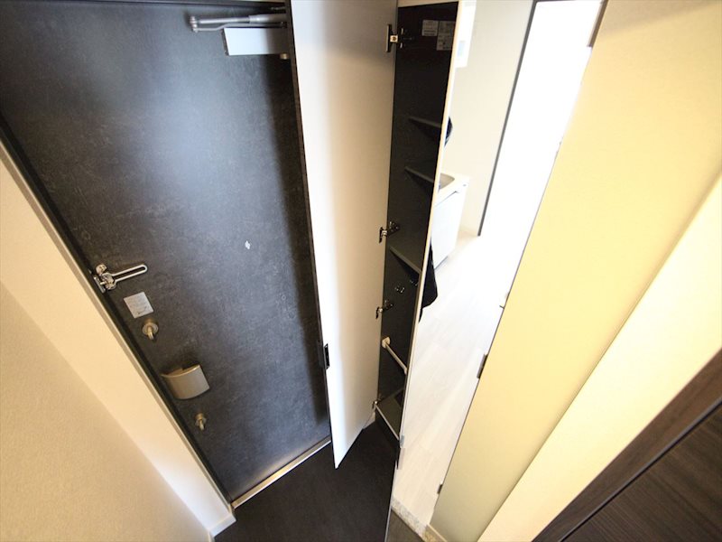 玄関　玄関　シューズボックス完備