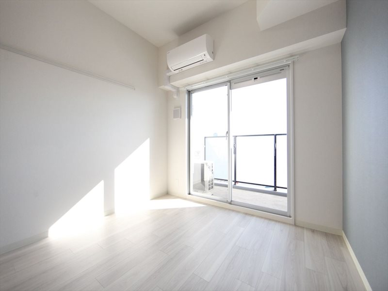 バルコニー　洋室6.5帖　クローゼット　エアコン