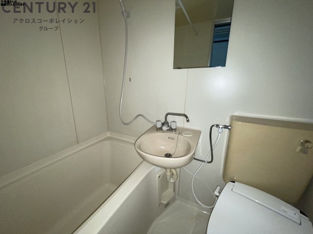 洗面設備　浴室内に洗面台あり！