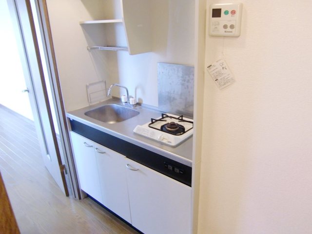 キッチン　参考写真（当建物別部屋のものです）