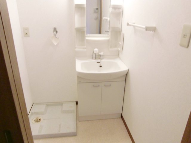 洗面設備　参考写真（当建物別部屋のものです）