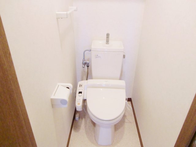 トイレ　参考写真（当建物別部屋のものです）