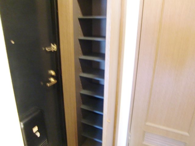 玄関　参考写真（当建物別部屋のものです）