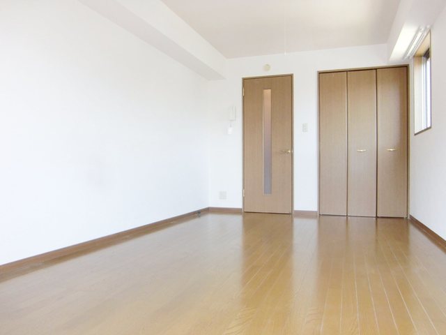 居室・リビング　参考写真（当建物別部屋のものです）