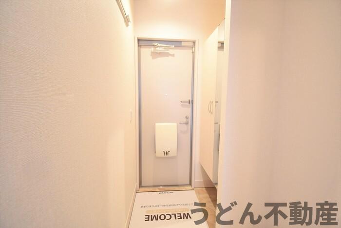 玄関　うどん県のお部屋探しはうどん不動産へ うどんちゃんとLINE
