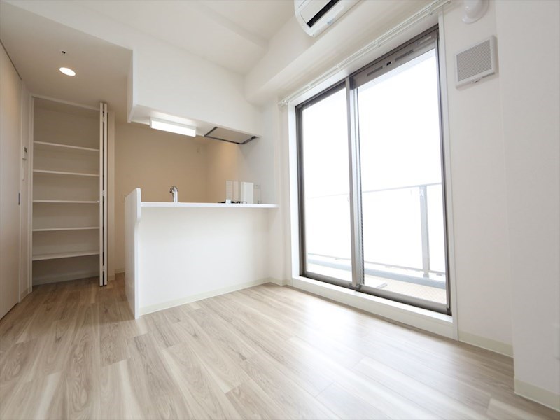 バルコニー　ＬＤＫ8.1帖　カウンターキッチン　エアコン完備　バルコニー