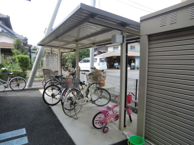 その他共有部分　屋根付き駐輪場