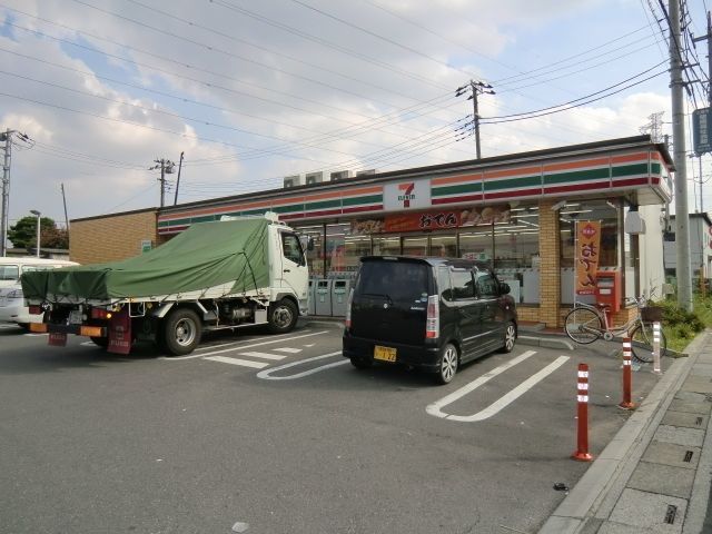 コンビニ　セブンイレブン（コンビニ）まで550m