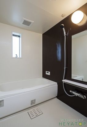 バス・シャワールーム　追焚き機能付きでいつでもあったかお風呂