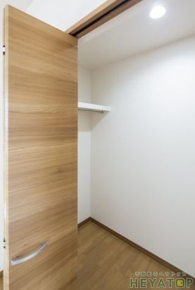 収納　収納力たっぷりのウォークインクローゼット