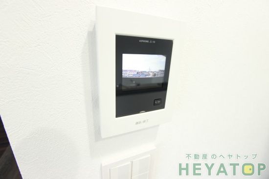 セキュリティ　不意の訪問もモニター付きドアホンで安心確認