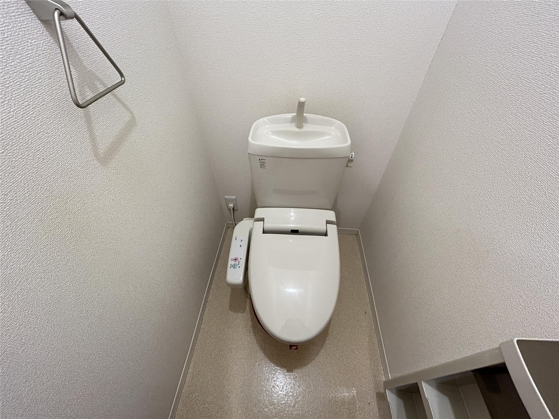 トイレ　温水洗浄暖房便座付トイレ