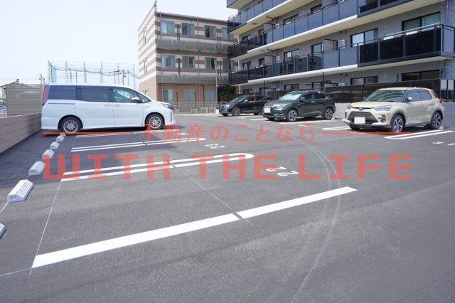 駐車場　駐車場があるので、車を買う予定の方も安心です