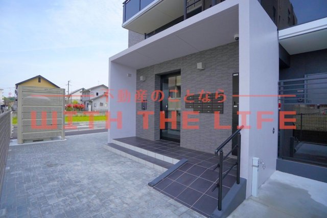 その他　落ち着いたエントランスです