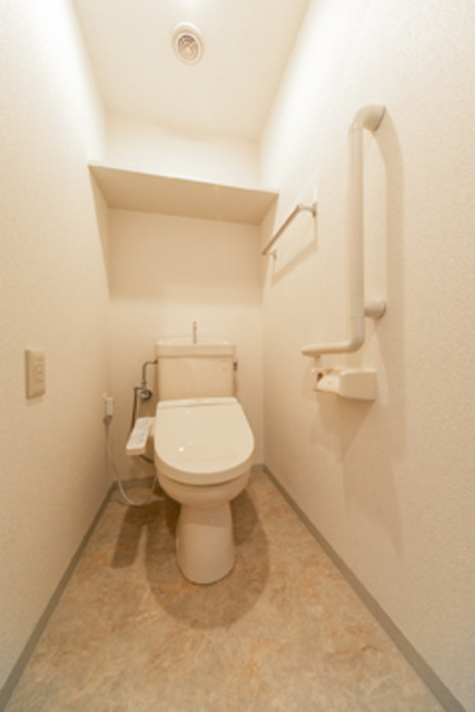 トイレ　※写真は同タイプ住戸です
