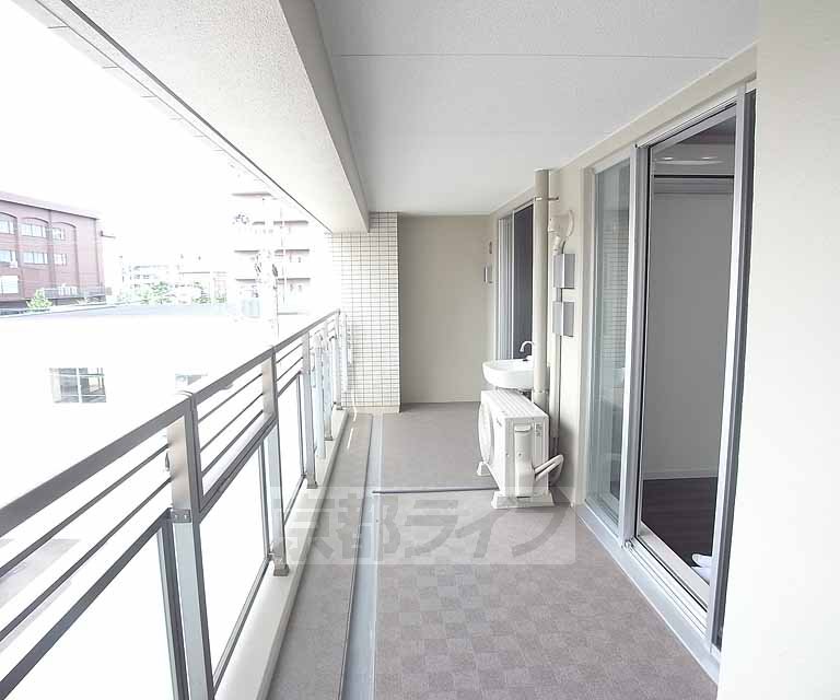 バルコニー　広いバルコニーです