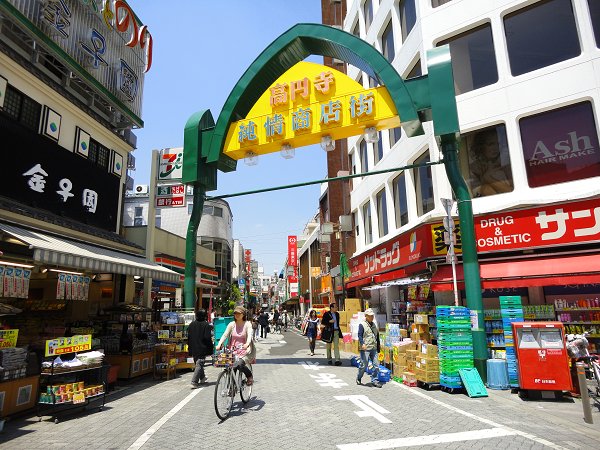 ショッピングセンター　純情商店街（ショッピングセンター）まで367m