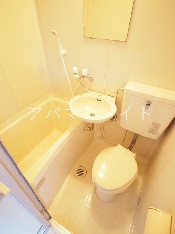 バス・シャワールーム　こちらで疲れを癒してください