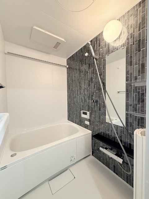 バス・シャワールーム　追い焚きバス、浴室乾燥機付き