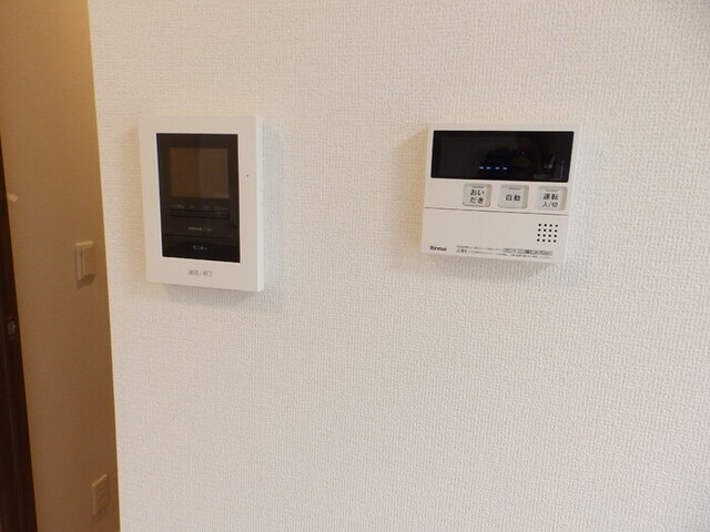 その他設備　モニター付きインターホン・給湯器リモコン