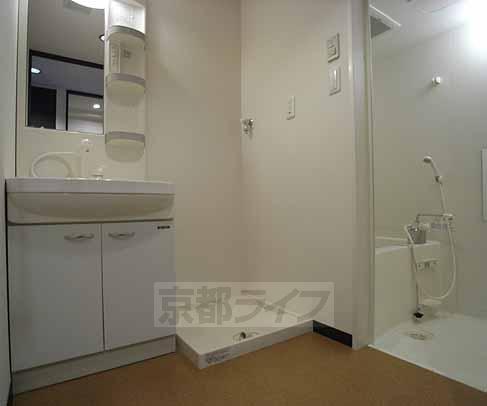 洗面設備　シャンプードレッサー付き女のこには嬉しいですね。