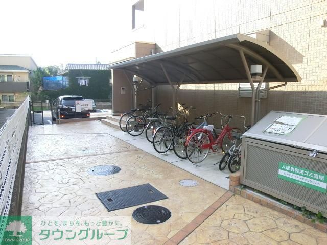 その他共有部分　敷地内の屋根付き駐輪場です