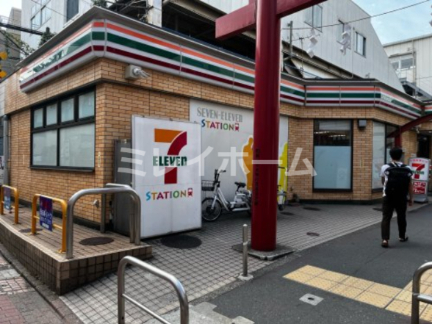 コンビニ　セブンイレブン　京急ST穴守稲荷店（コンビニ）まで122m