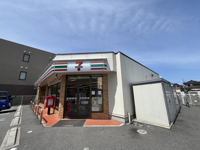 コンビニ　セブンイレブン（コンビニ）まで270m