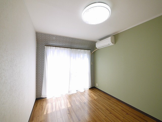 居室・リビング　こちらのリビングで趣味の時間をお楽しみください