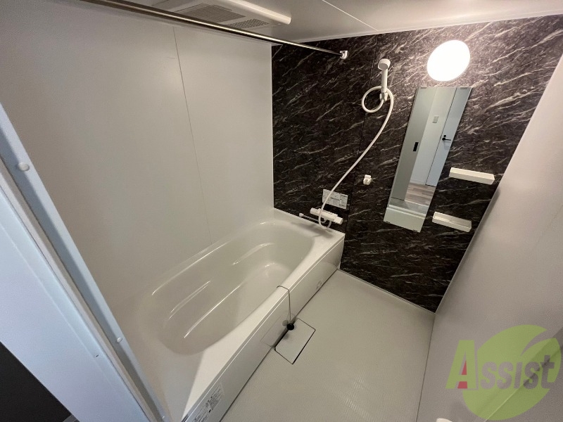 バス・シャワールーム　お風呂になります。一日の疲れを癒してくださいね。